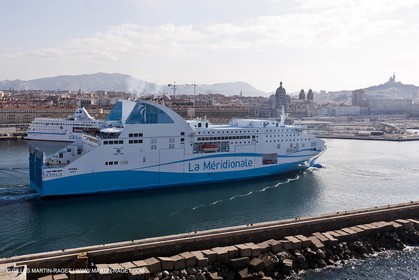 14 01 2012 - Marseille (FRA,13) - Compagnie La Méridionale - le Piana devant Marseille et les Calanques