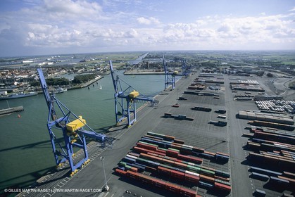 Monde maritime, opérations porturaires, ports, manoeuvres, marine world, harbour operations, maritime shipping,