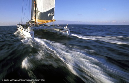 Orange II-2004 Jules Verne Trophy-Ushant-First line crossing