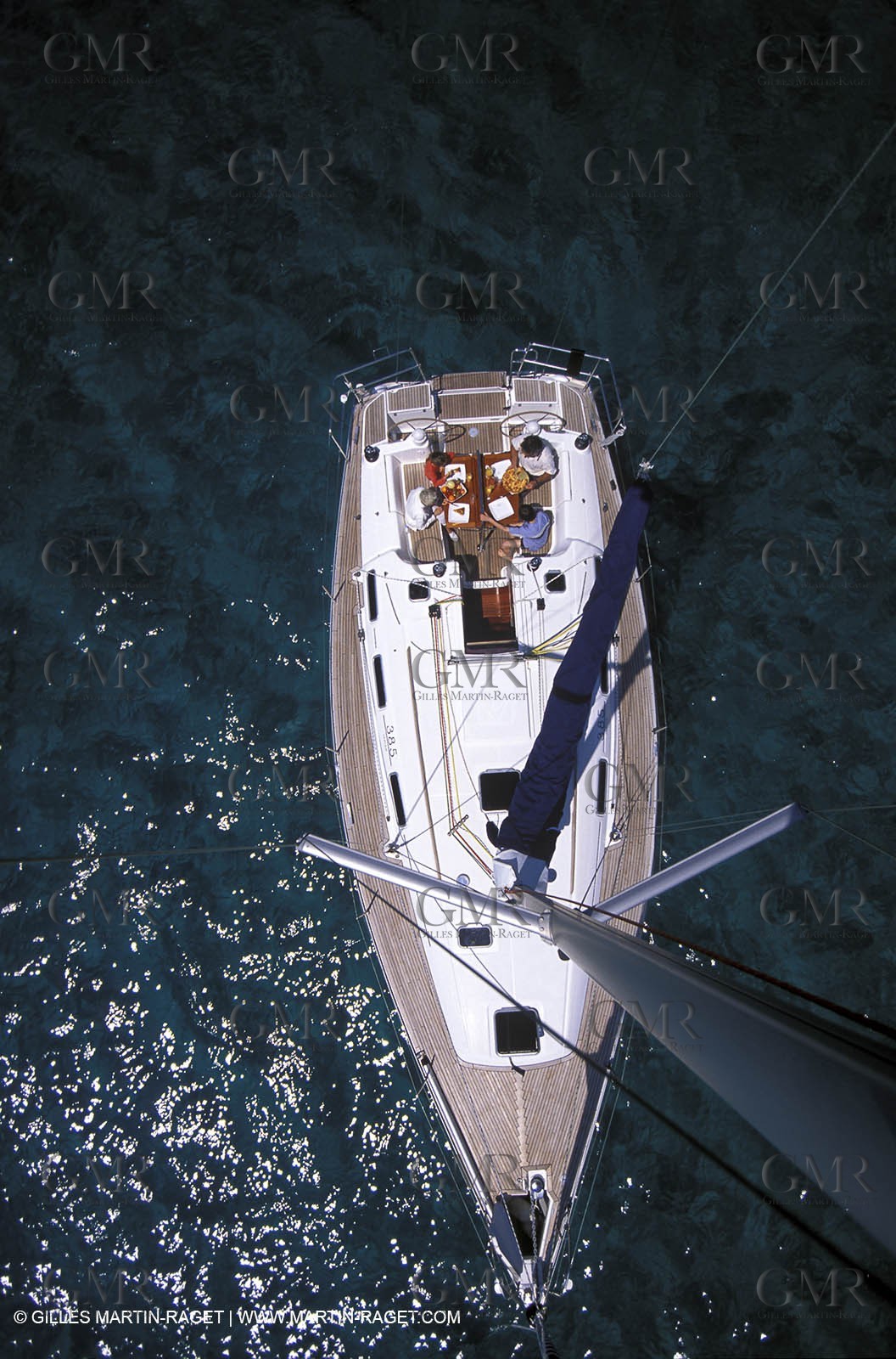 Crusing monohull sailing