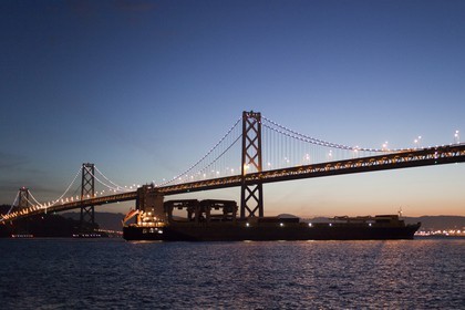 28 02 2011 - San Francisco (USA, CA) - USA 17 arrival in San Francisco - Star ISfjord passin under Oakland Bay Bridge