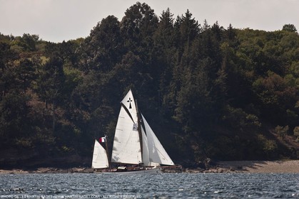19 05 2010-Lanveoc Poulmic - Grand Prix de l'Ecole Navale - La Grande Hermine