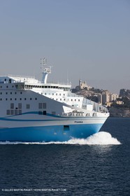 14 01 2012 - Marseille (FRA,13) - Compagnie La Méridionale - le Piana devant Marseille et les Calanques