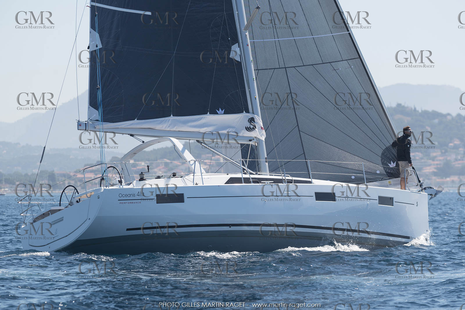 04 07 3017; Les EMbiez (FRA; 83) - Chantier Beneteau; Oceanis 41.1