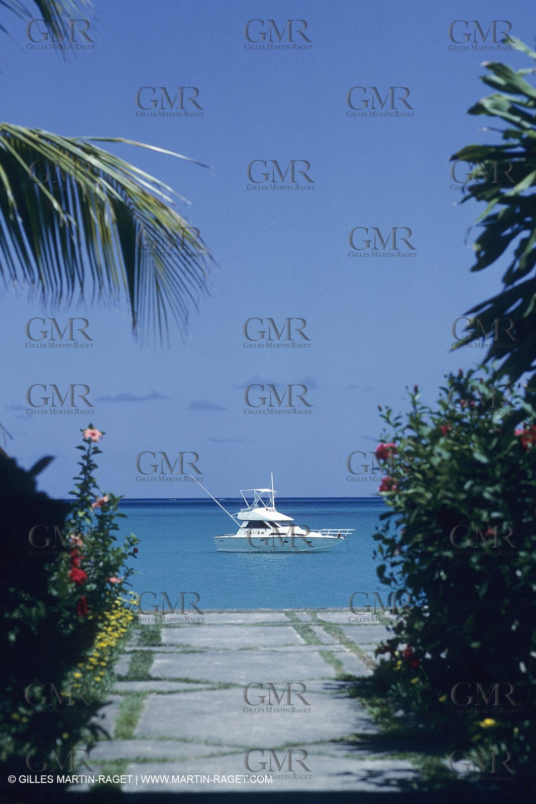 Powerboating, cruising