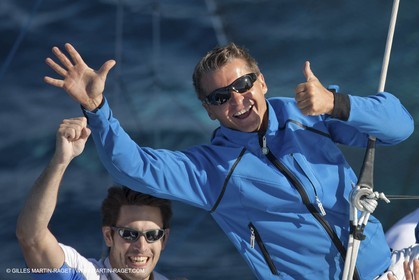 Samedi 5 septembre 2009 - Hyères (FRA, 83) - L'Hydroptère bat le record du monde de vitesse avec un run à 51,36 knts - Alain Thébault