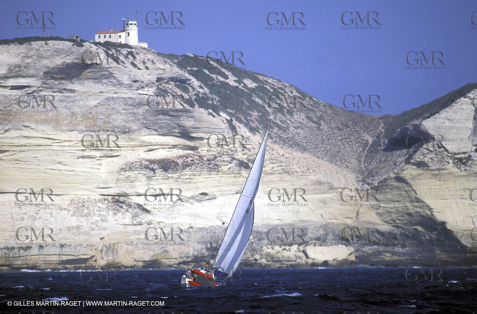 Crusing monohull sailing