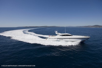 06 09 2007 - Saint Tropez (FRA, 83) - Superyachts - Motoryachts - Mangusta 92 Triple Fun in Saint Tropez - Mooring at Club 55 at Pampelonne Beach