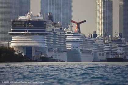 11 12 2010 - Miami (USA, FLA) - 2010 RC 44 World Champîonship - Oracle RC 44 Cup Miami - Day 6 - Fleet racing