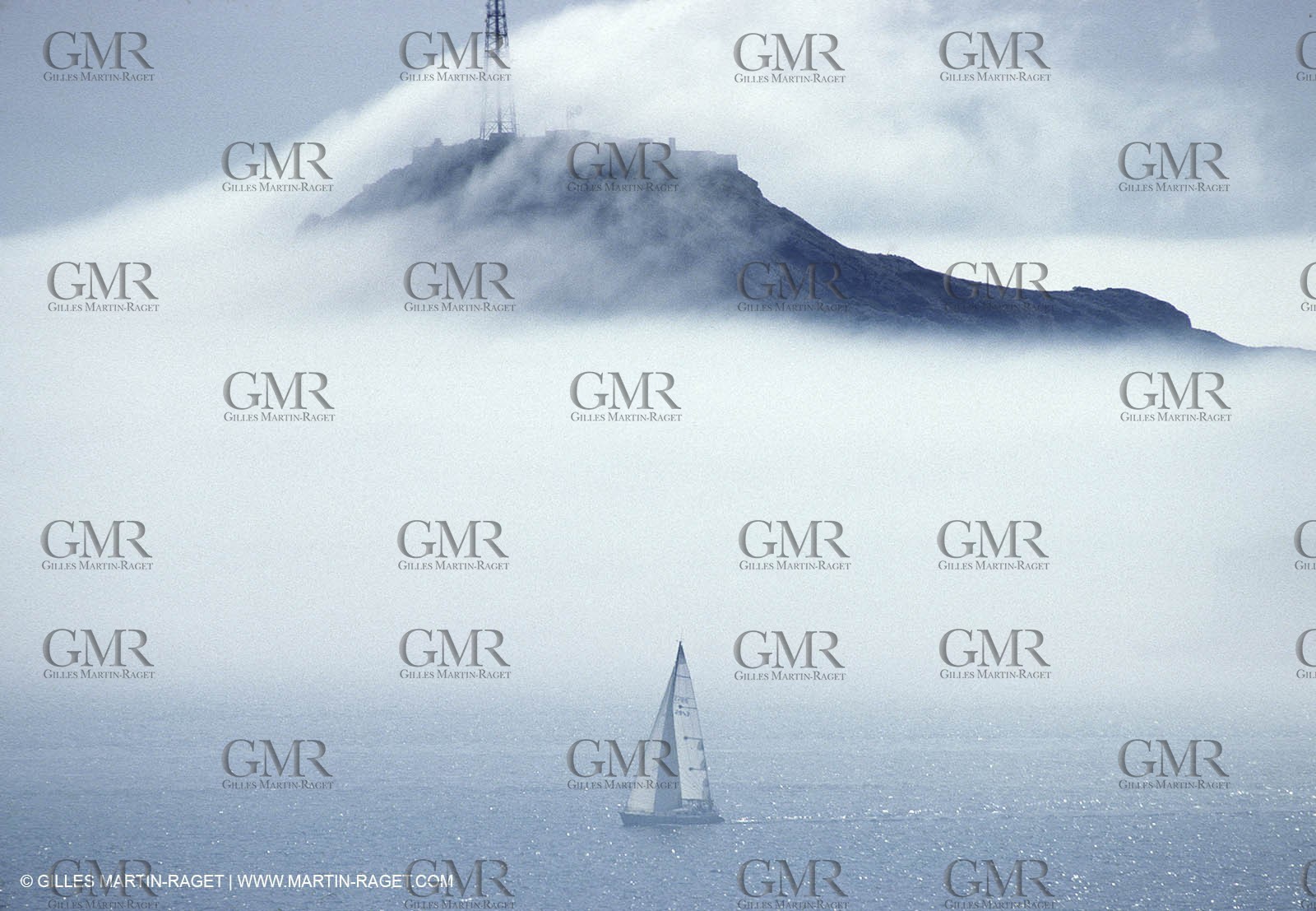 Crusing monohull sailing