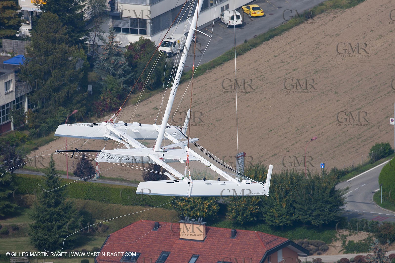 08 10 10 - St Sulpice (SUI) - Hydroptere.ch touches water