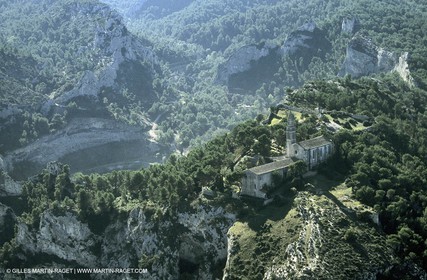 Alpilles countryside - ND of Beauregard