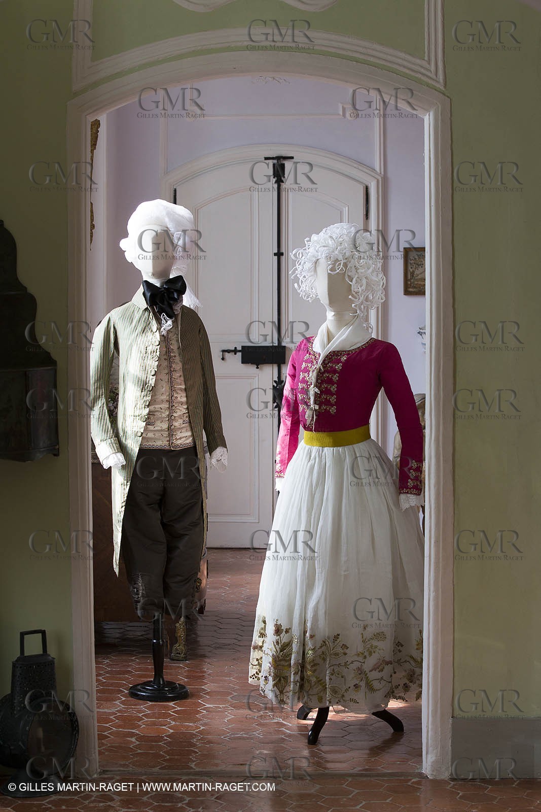 31 10 2013 - Ansouis (FRA,84) - Ansouis castle - Costumes of the exhibit Men costumes