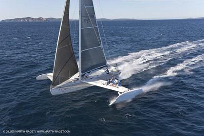 Samedi 5 septembre 2009 - Hyères (FRA, 83) - L'Hydroptère bat le record du monde de vitesse avec un run à 51,36 knts (sous réserve de ratification par le WSSRC)