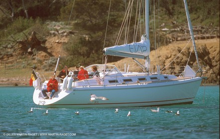 Monocoque de croisiere au mouillage