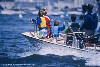 Voile, croisière, personnages, enfants à bord