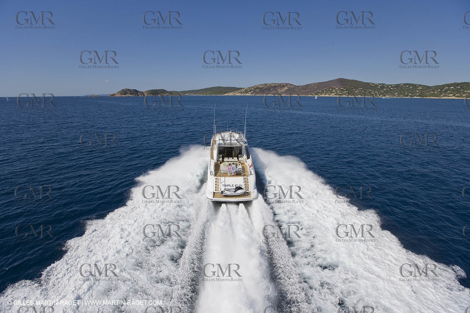 06 09 2007 - Saint Tropez (FRA, 83) - Superyachts - Motoryachts - Mangusta 92 Triple Fun in Saint Tropez - Mooring at Club 55 at Pampelonne Beach