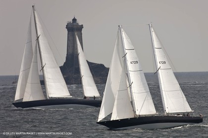 19 05 2010- Sein - (FRA,56)  -  Pen Duick III et Pen Duick VI dans le raz de Sein