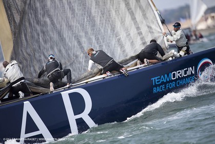 03 08 2010 - Cowes (UK, IOW) - The 1851 Cup -  BMW ORACLE Racing - Day 1.