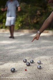 04 09 2010 - Saint Rémy de Provence (FRA,13) -Une pPartie de pétanque