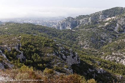 06 08 09 - Marseille - La neble - Brouillard sur les calanques et îles de Marseille