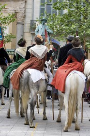 Arlésiennes en costume - Fête des Gardians - Arles