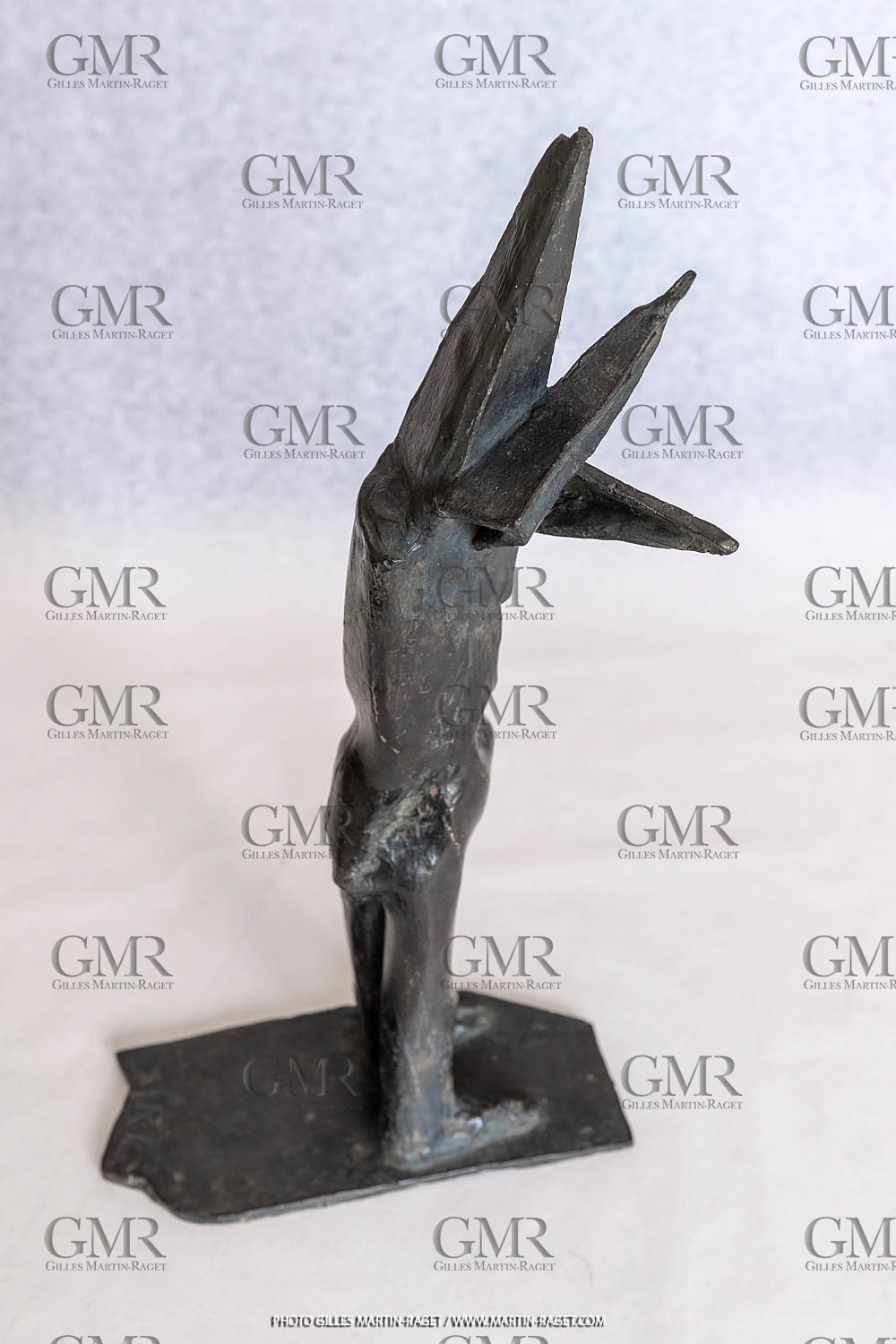 08 01 2023, Marseille (FRA), Oeuvre de Germaine Richier, Guerrier n° 2 1953, Bronze patiné foncé, Fondeur : L.Thinot, Paris, 39 x 9 x 20 cm, Collection particulière