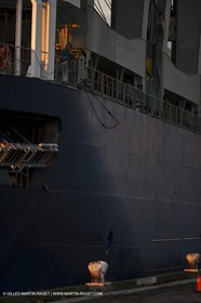 01 03 2011 - San Frnacisco (USA,CA) - Operations portuaires - détails de navires - déchargement de navire - containers