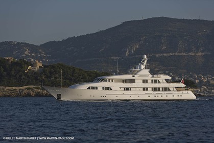 28 07 2007 - St Jean Cap Ferrat - SuperYachts - Motor Yachts - Hampshire