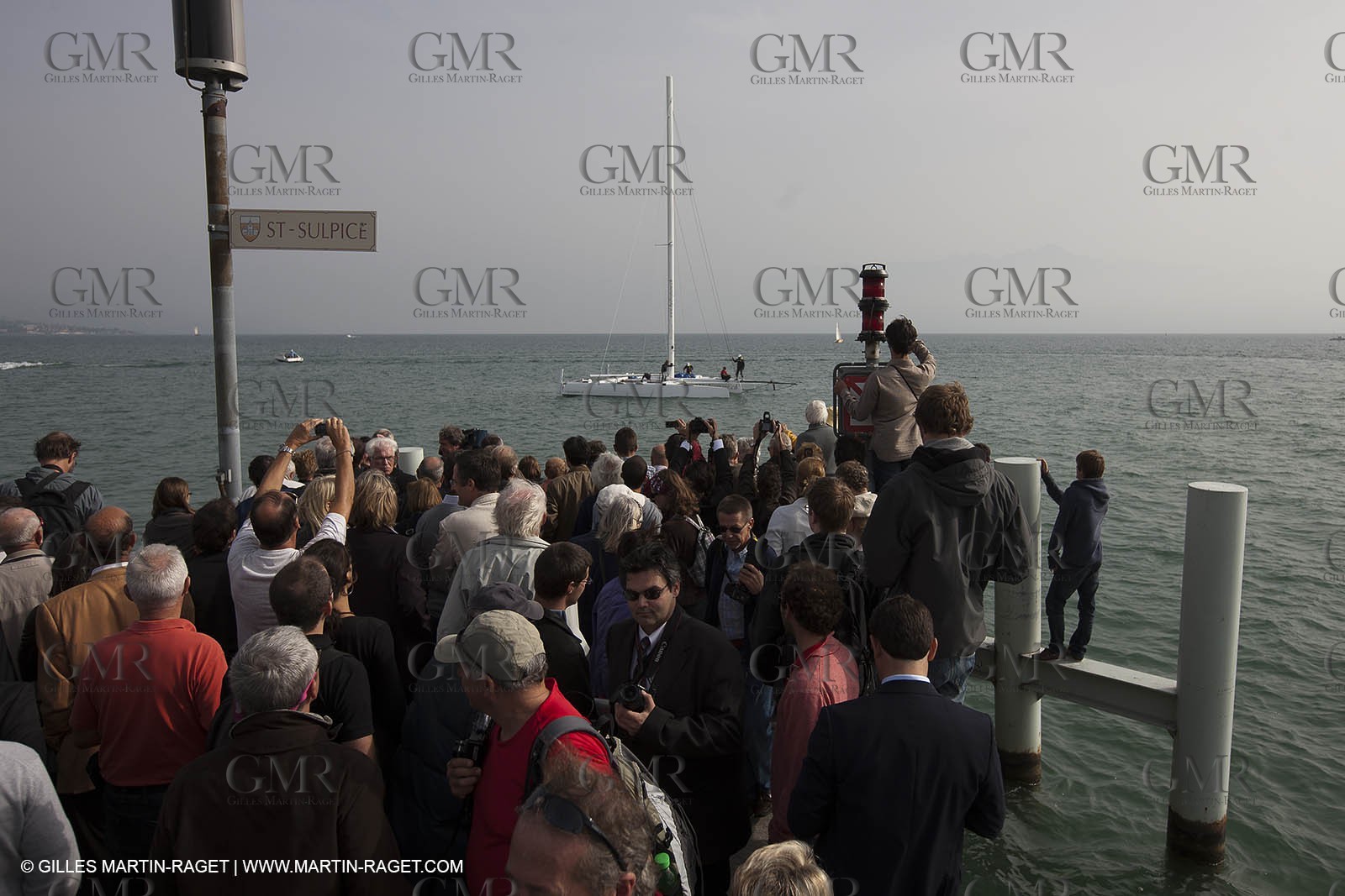 08 10 10 - St Sulpice (SUI) - Hydroptere.ch touches water