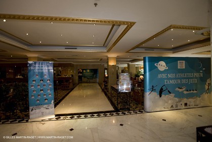 07 08 2008 - Qingdao (CHN) - Jeux Olympiques - Voile - Inauguration du club France à l'Hôte Grand Regency et conférence de presse en duplex avec le centre de presse de Pékin