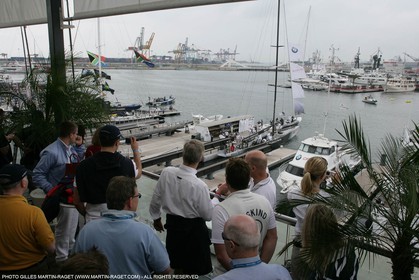 26 04 2007-Valencia (Spain)- 32nd America's Cup - Louis Vuitton Cup - RR1 - Day 11 - BMW ORACLE Racing - Dock out show