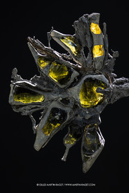 28 02 2023, Paris (FRA), oeuvre de Germaine Richier, Exposition Centre Pompidou - Musée Fabre 2023,  La Croix avec verres de couleurs 1953, Plomb avec verres colorés jaune et bleu, Pièce unique, 210 x 161,5 x 75 cm, Collection famille Germain Richier