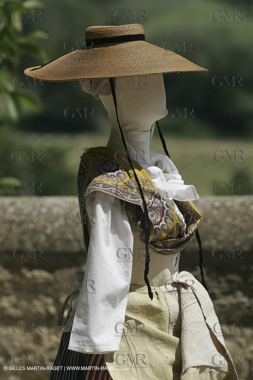 May 2004 - La Tour d'Aigues (FRA, 84) - Old costumes for women of the South exhibition