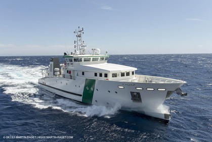 Al Azizi - Chantier H2X - Navires de recherche océanographique - Essais en mer au large de La Ciotat (FRA,13) - 29 07 2014