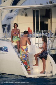 Voile, croisière, personnages