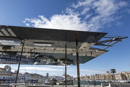 04 02 2013 - Marseille (FRA,13) - Renovation du Quai de la Fraternité (Vieux Port), pose de l'ombrière