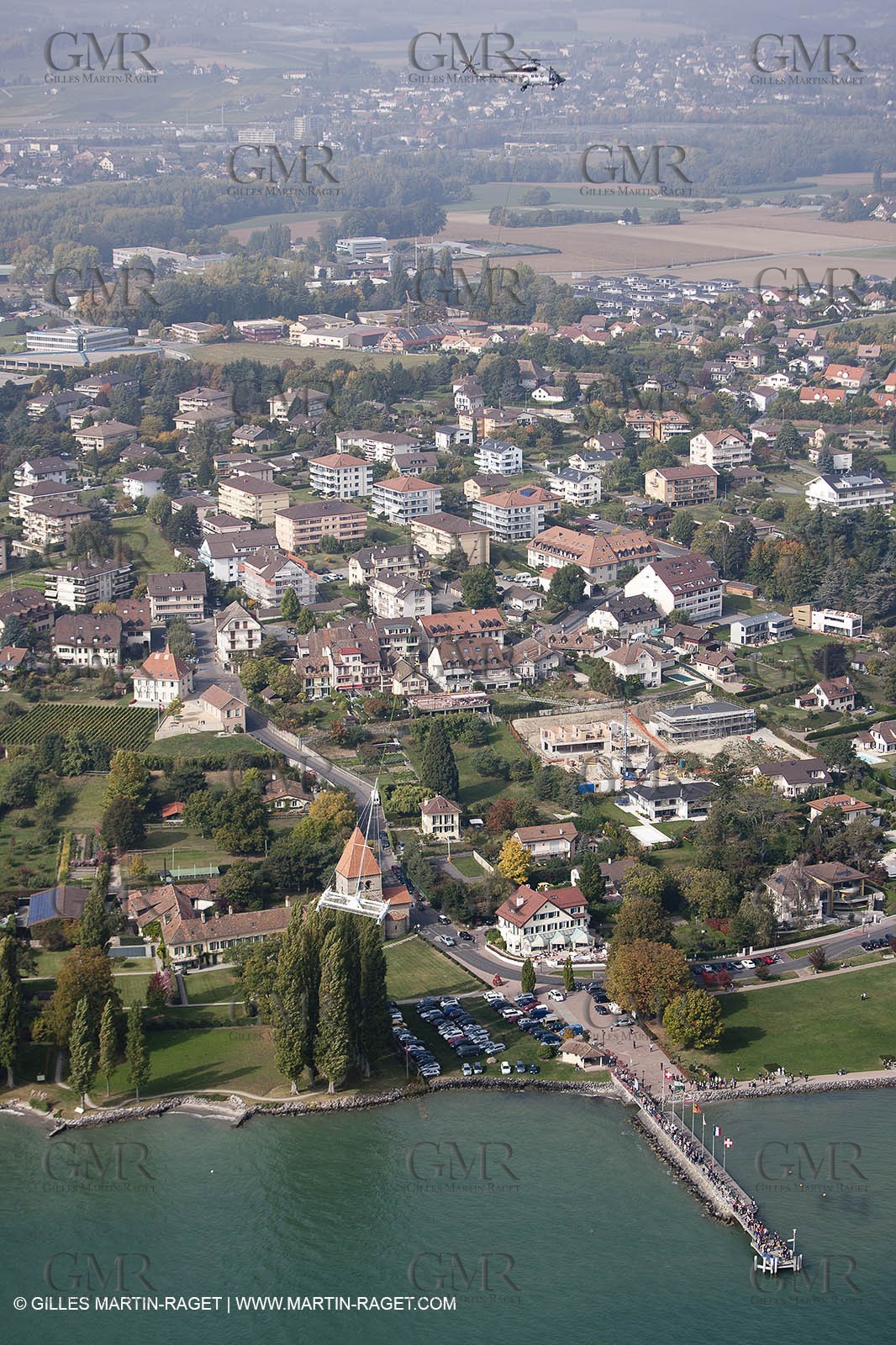 08 10 10 - St Sulpice (SUI) - Hydroptere.ch touches water