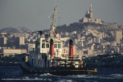 Monde maritime, opérations porturaires, ports, manoeuvres, marine world, harbour operations, maritime shipping,