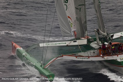 14 05 09 - Marseille - Record de la Méditerranée - Groupama 3 - Franck Cammas - G class - Départ de Marseille pour Carthage