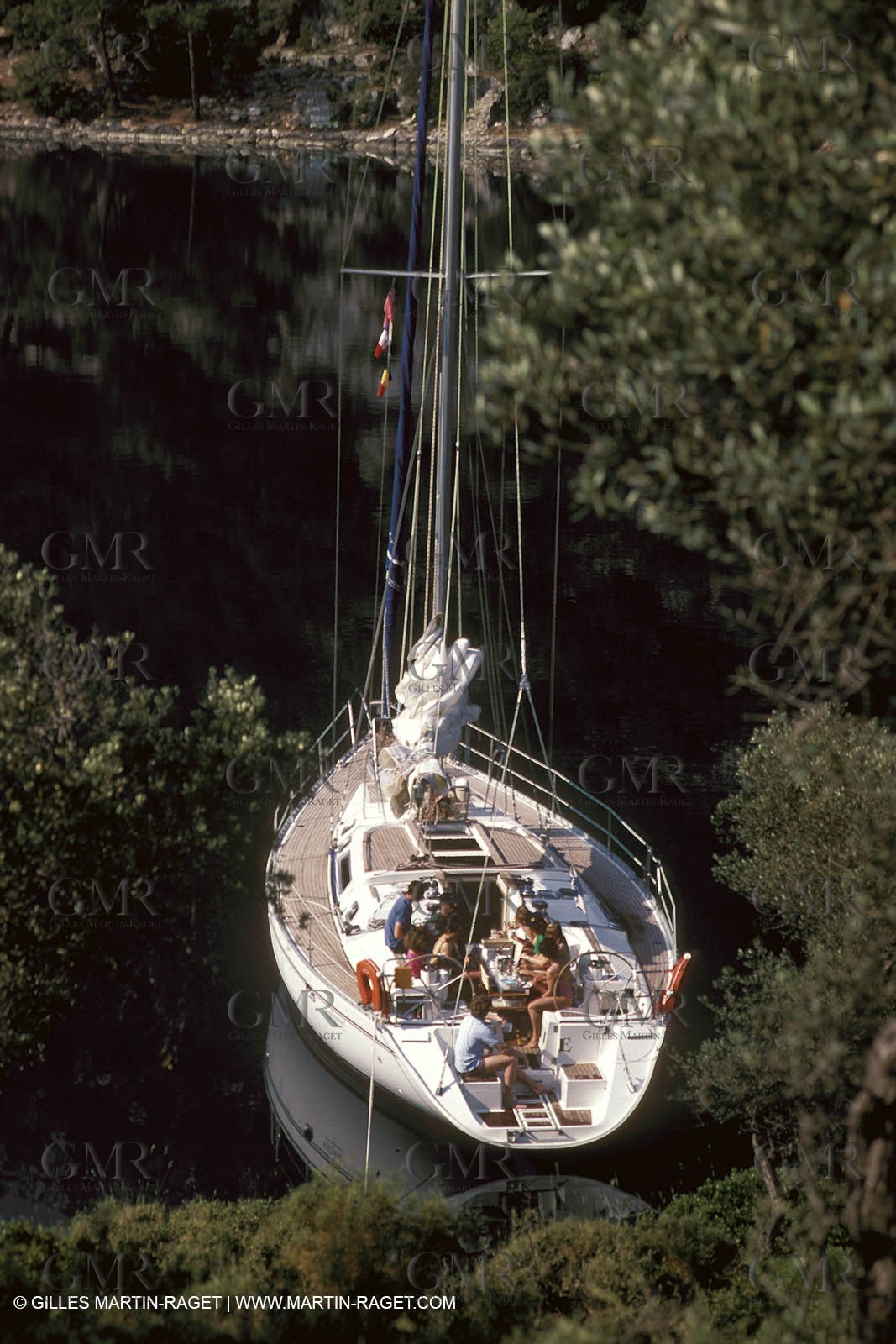 Cruising monohull mooring