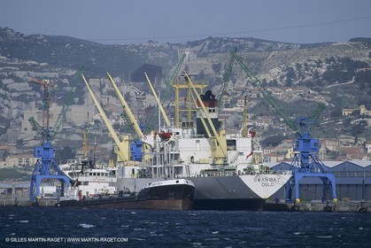 Monde maritime, opérations porturaires, ports, manoeuvres, marine world, harbour operations, maritime shipping,