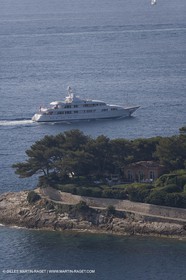 28 07 2007 - St Jean Cap Ferrat - SuperYachts - Motor Yachts - Hampshire