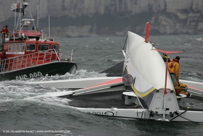 Championnat ORMA des Multicoques 2004 - Grand Prix de Fecamp - Chavirage de Gitana X