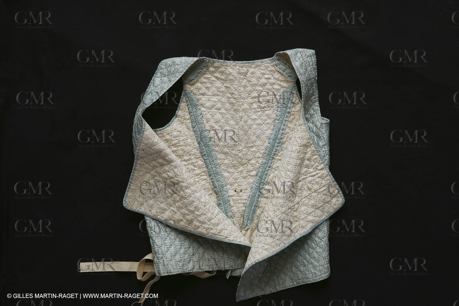 May 2004 - La Tour d'Aigues (FRA, 84) - Old costumes for women of the South exhibition