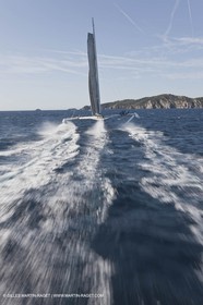 Samedi 5 septembre 2009 - Hyères (FRA, 83) - L'Hydroptère bat le record du monde de vitesse avec un run à 51,36 knts (sous réserve de ratification par le WSSRC)