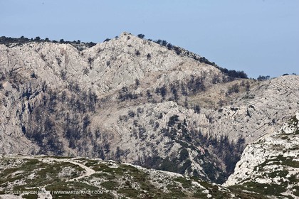 04 04 2009 - Marseille (FRA, 13) - Les Calanques traces d'incinedies dans le massif de Marseilleveyre sou le plateau de l'homme Mort