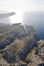 - Baie de Cassis (à g.) - Vallon et calanque d'En Vau (au centre) - vallon et calanque de de L'oule (à dr)
