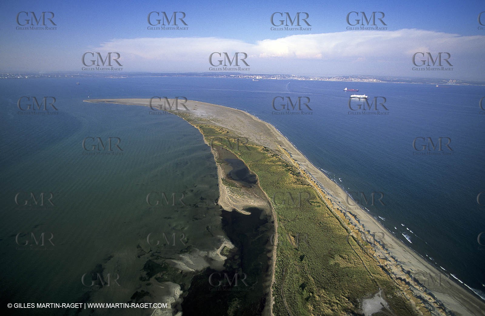 Gracieuse laguna, Rhone river mouth, fos gulf