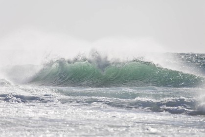 25 10 2010 - Carro (FRA,13) - Force 9 sur le spot de planche à voile